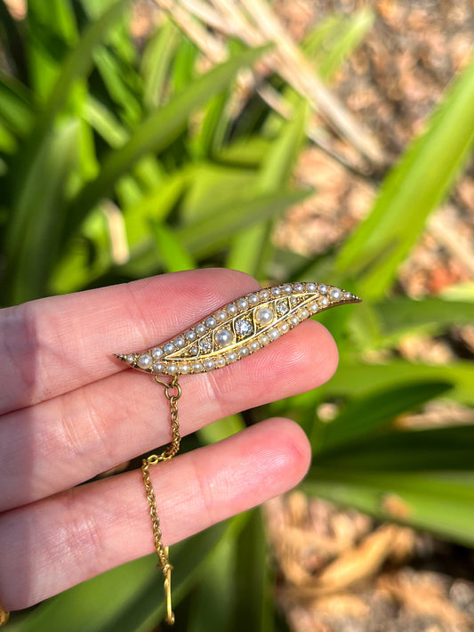 Antique Victorian Wild Pearls & Diamonds 15k Gold Brooch (UK 1890s) Art Nouveau style, unique antique gift collection