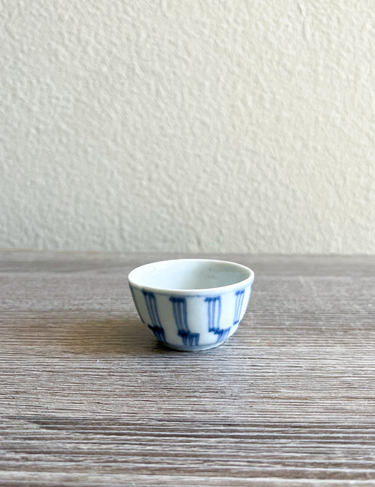 Antique Handpainted Blue and White Porcelain Chinese Teacup (folk kiln Jingdezhen)
