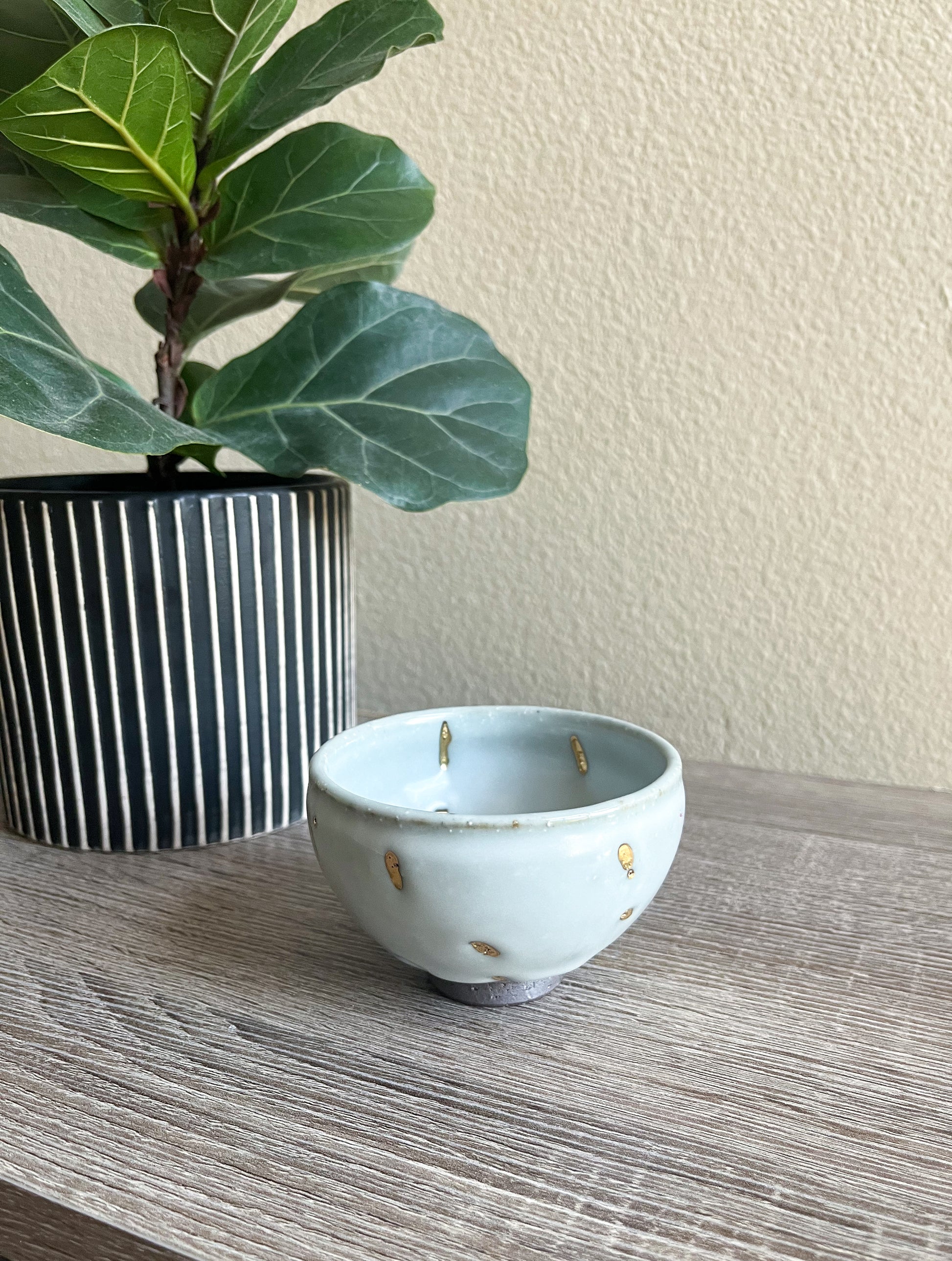 Handpainted w. 24k gold leaf Matcha Teacup (shino glaze)